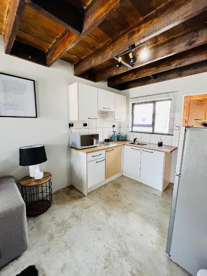 Kates Nest Guesthouse Oshakati מראה חיצוני תמונה