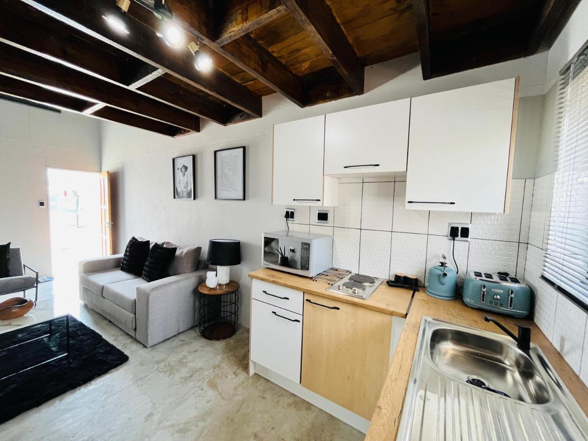 Kates Nest Guesthouse Oshakati מראה חיצוני תמונה